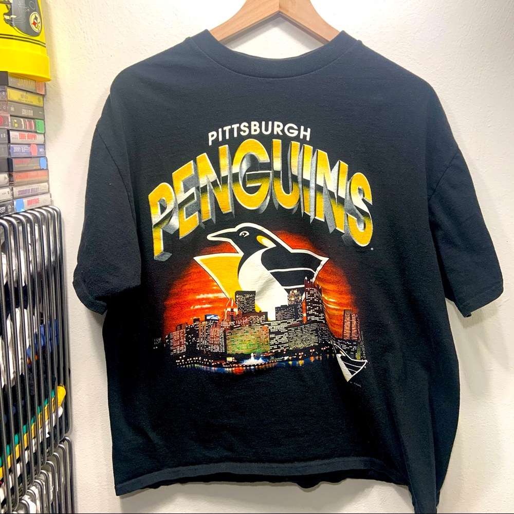 L.VINTAGE BOXY FIT PITTSBURGH PENGUINS CITY SKYLINE